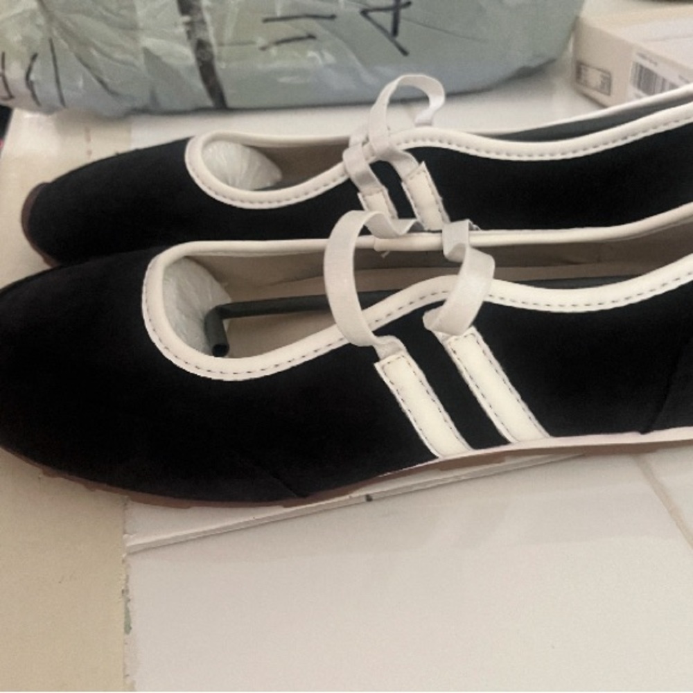 Women’s Black & White Mary Jane Sneaker Flats - Picture 5 of 5